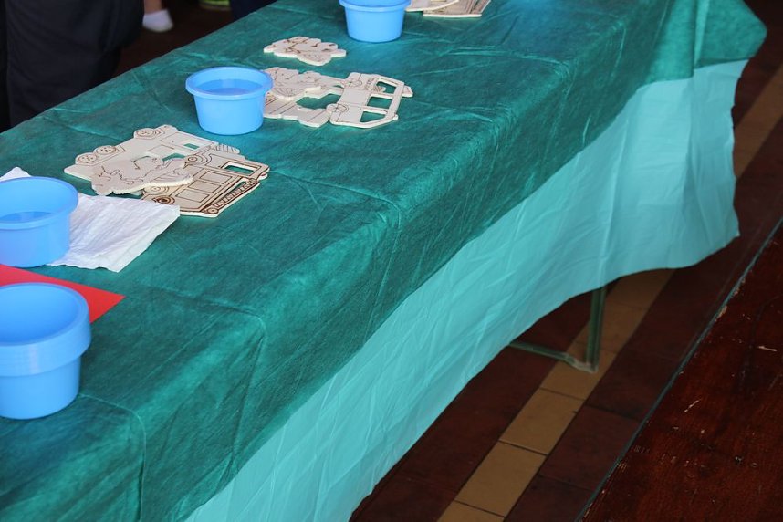 Abgebranntes Haus und viele Spiele