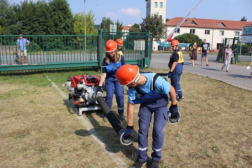 Abgebranntes Haus und viele Spiele