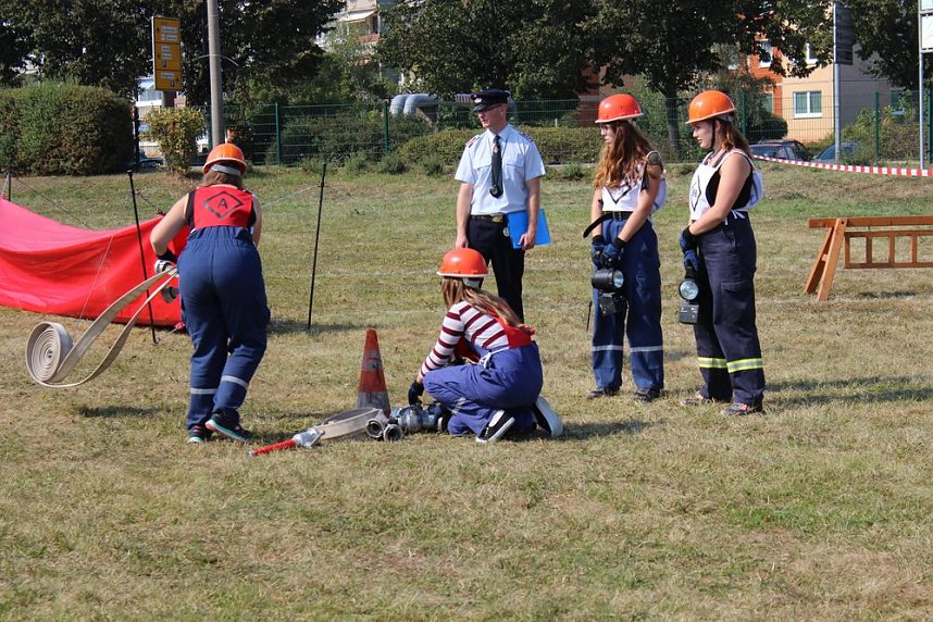 Abgebranntes Haus und viele Spiele