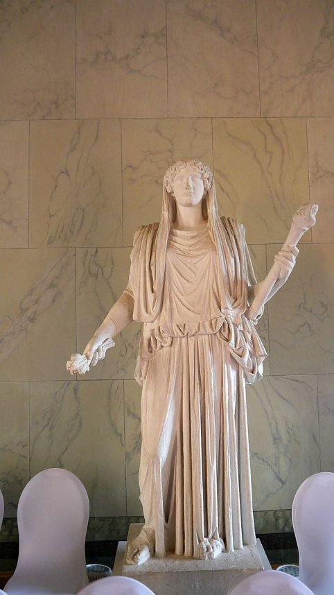 Schlosst&uuml;ren &ouml;ffneten sich