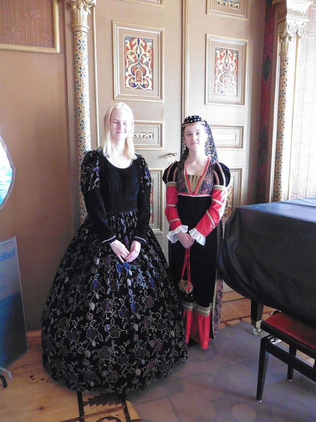 Schlosst&uuml;ren &ouml;ffneten sich