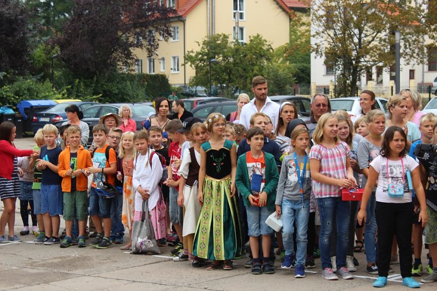 Feierliche &Uuml;bergabe Grundschule