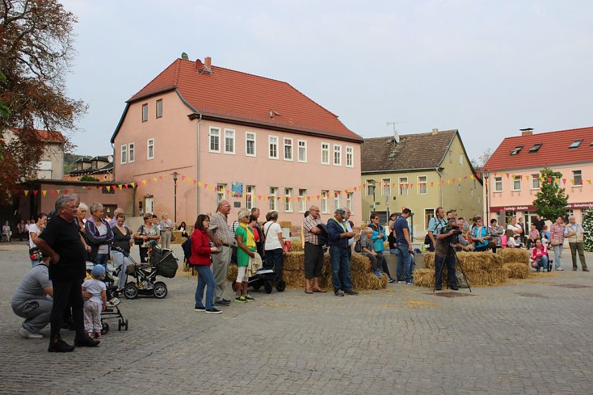 Hausm&auml;nner verk&uuml;nden wieder Er&ouml;ffnung des Bauernmarkts