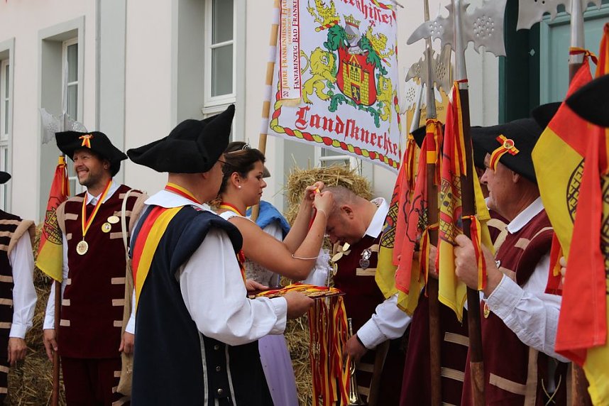 Hausm&auml;nner verk&uuml;nden wieder Er&ouml;ffnung des Bauernmarkts