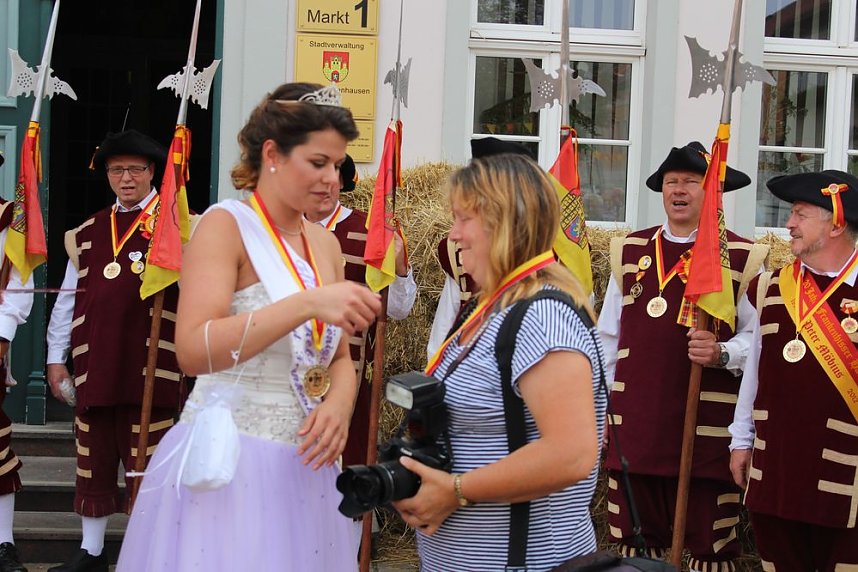 Hausm&auml;nner verk&uuml;nden wieder Er&ouml;ffnung des Bauernmarkts