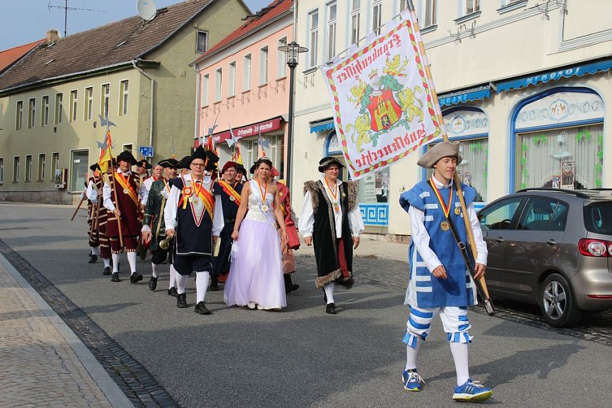 Hausm&auml;nner verk&uuml;nden wieder Er&ouml;ffnung des Bauernmarkts