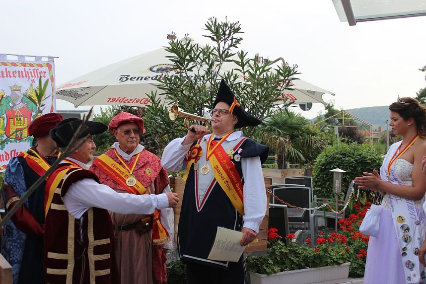 Hausm&auml;nner verk&uuml;nden wieder Er&ouml;ffnung des Bauernmarkts