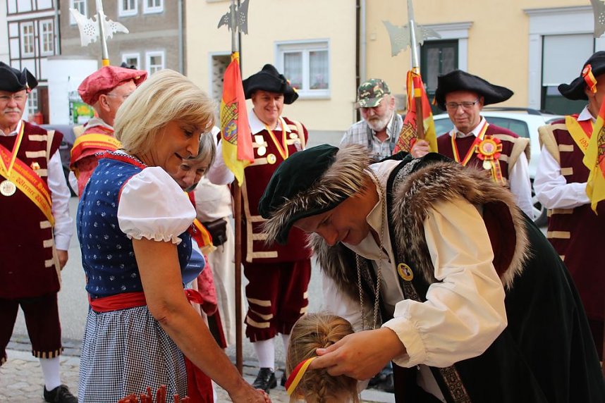 Hausm&auml;nner verk&uuml;nden wieder Er&ouml;ffnung des Bauernmarkts