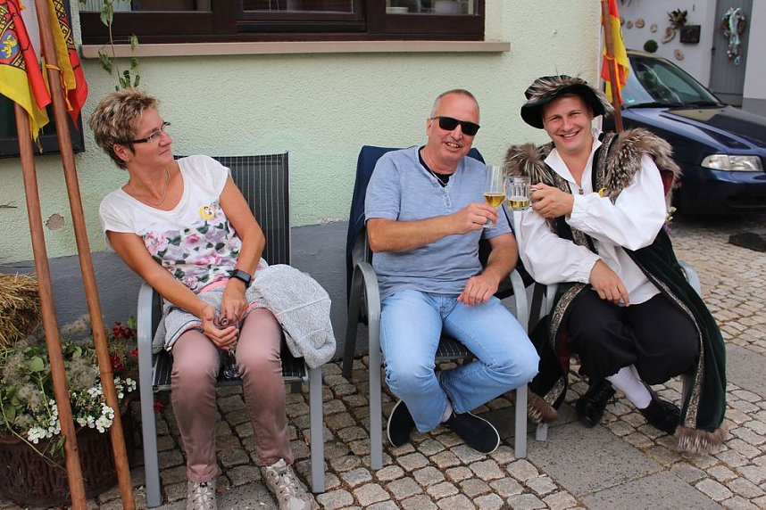 Hausm&auml;nner verk&uuml;nden wieder Er&ouml;ffnung des Bauernmarkts