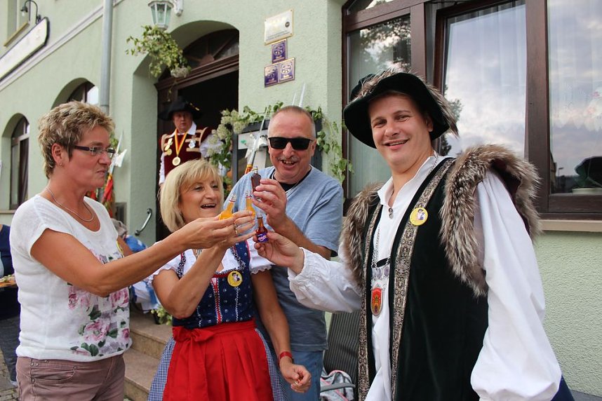 Hausm&auml;nner verk&uuml;nden wieder Er&ouml;ffnung des Bauernmarkts