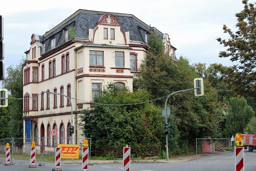 Lange Schlangen vor altem Finanzamt