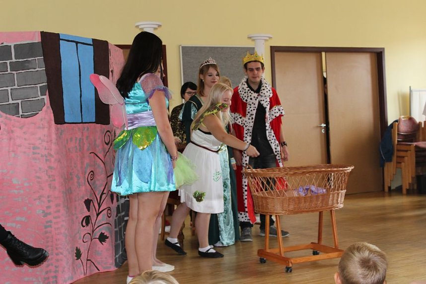 Vorlesen, Tanz und Theater