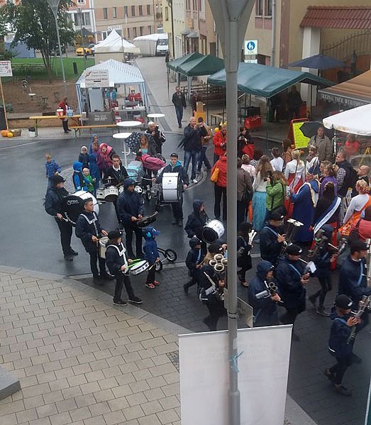 Erste Regenwand unsch&ouml;n f&uuml;r den Zwiebelmarkt