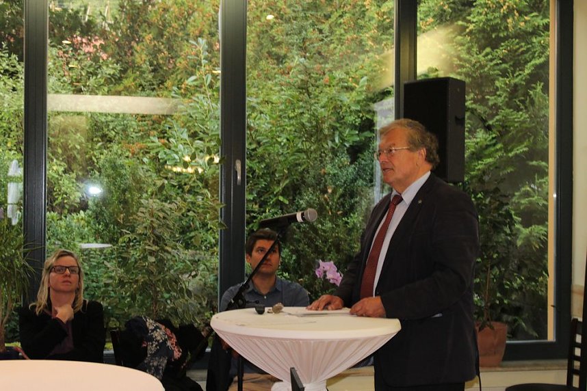 Pl&auml;doyer f&uuml;r den Possen als Urwald