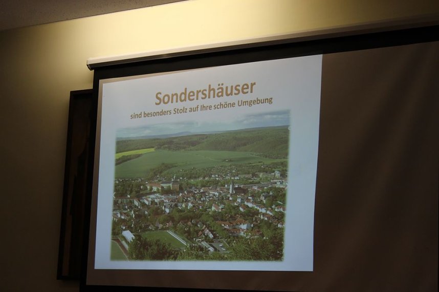 Pl&auml;doyer f&uuml;r den Possen als Urwald