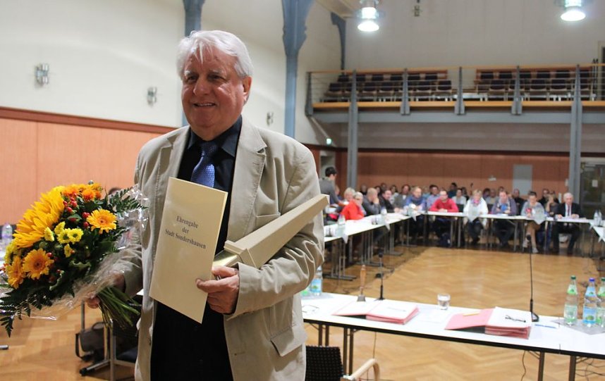 Ehrengabe f&uuml;r J&uuml;rgen Hauskeller