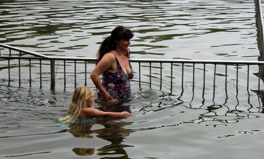 K&uuml;hles Abbaden am Bebrer Teich!