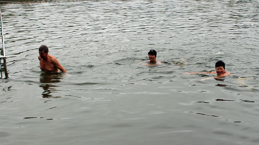 K&uuml;hles Abbaden am Bebrer Teich!