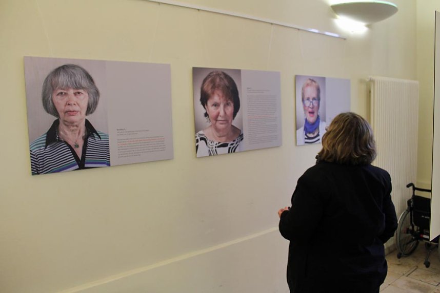 Frauen fordern ihr Recht ein und klagen an