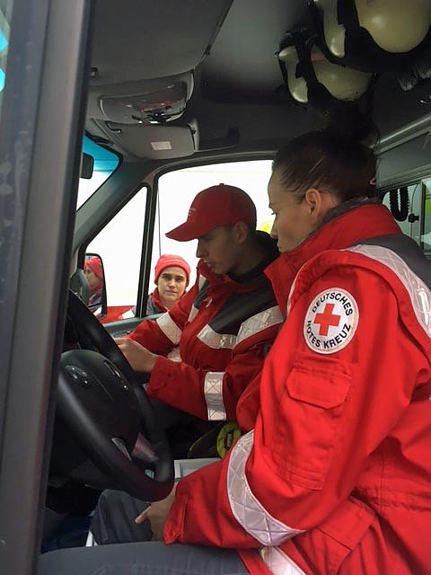 Rettungsfahrzeuge &uuml;bergeben