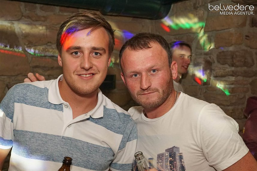 Wir bekennen Farbe! - so hie&szlig; das Motto der Nacht vom Samstag zu Sonntag im Nordh&auml;user Jugendclubhaus. Auf die G&auml;ste wartete nicht nur jede Menge Licht, sondern auch jede Menge toller Musik. Wir haben wieder die Galerie f&uuml;r Sie zusammengestellt.