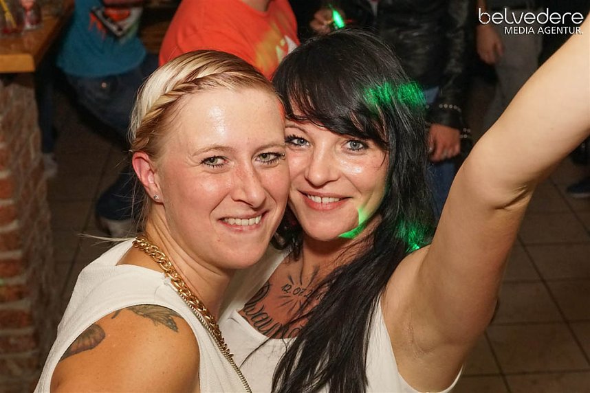 Wir bekennen Farbe! - so hie&szlig; das Motto der Nacht vom Samstag zu Sonntag im Nordh&auml;user Jugendclubhaus. Auf die G&auml;ste wartete nicht nur jede Menge Licht, sondern auch jede Menge toller Musik. Wir haben wieder die Galerie f&uuml;r Sie zusammengestellt.