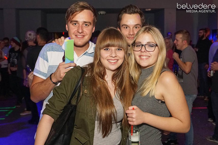 Wir bekennen Farbe! - so hie&szlig; das Motto der Nacht vom Samstag zu Sonntag im Nordh&auml;user Jugendclubhaus. Auf die G&auml;ste wartete nicht nur jede Menge Licht, sondern auch jede Menge toller Musik. Wir haben wieder die Galerie f&uuml;r Sie zusammengestellt.