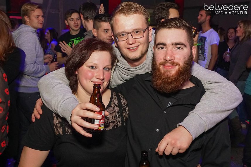 Wir bekennen Farbe! - so hie&szlig; das Motto der Nacht vom Samstag zu Sonntag im Nordh&auml;user Jugendclubhaus. Auf die G&auml;ste wartete nicht nur jede Menge Licht, sondern auch jede Menge toller Musik. Wir haben wieder die Galerie f&uuml;r Sie zusammengestellt.