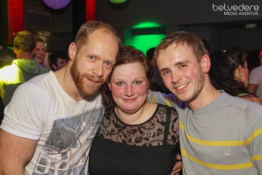 Wir bekennen Farbe! - so hie&szlig; das Motto der Nacht vom Samstag zu Sonntag im Nordh&auml;user Jugendclubhaus. Auf die G&auml;ste wartete nicht nur jede Menge Licht, sondern auch jede Menge toller Musik. Wir haben wieder die Galerie f&uuml;r Sie zusammengestellt.