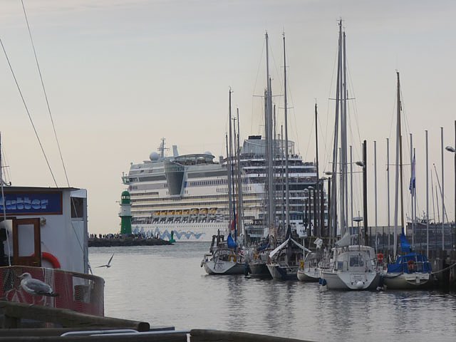 AIDAluna in Warnem&uuml;nde