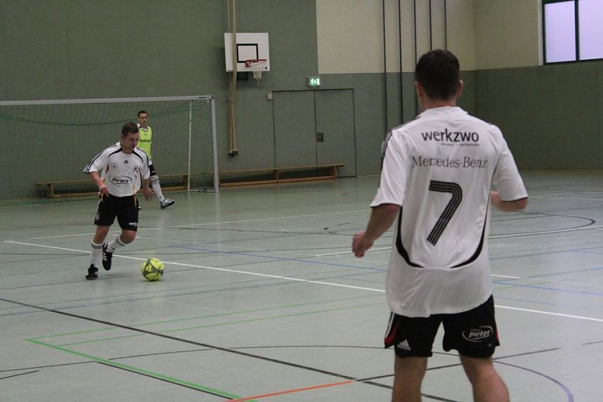 Titelverteidiger klar erfolgreich