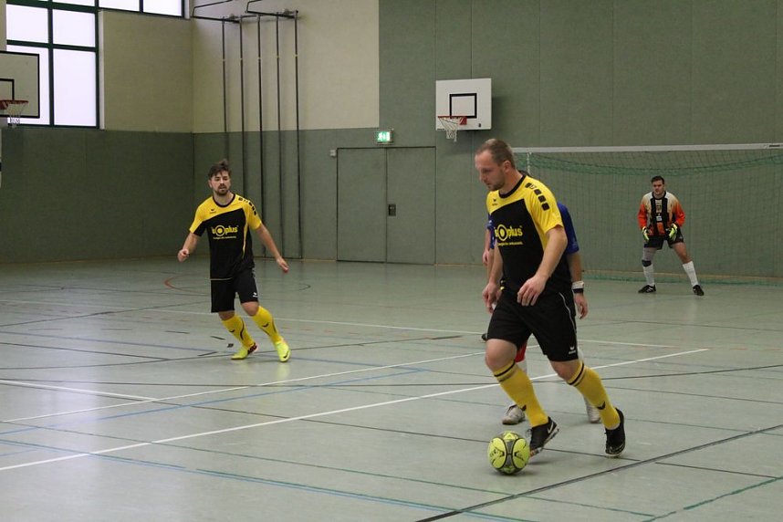 Titelverteidiger klar erfolgreich