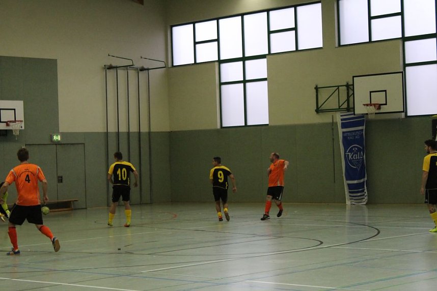 Titelverteidiger klar erfolgreich