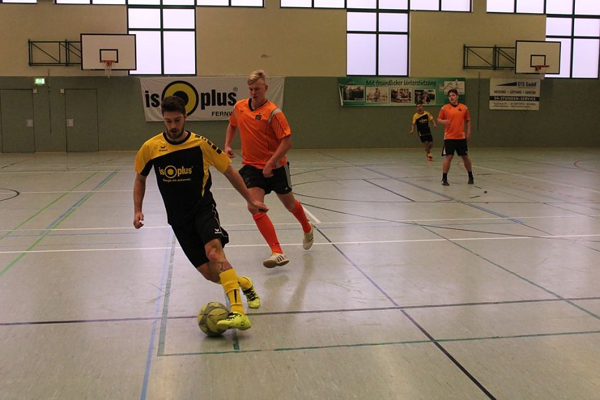 Titelverteidiger klar erfolgreich