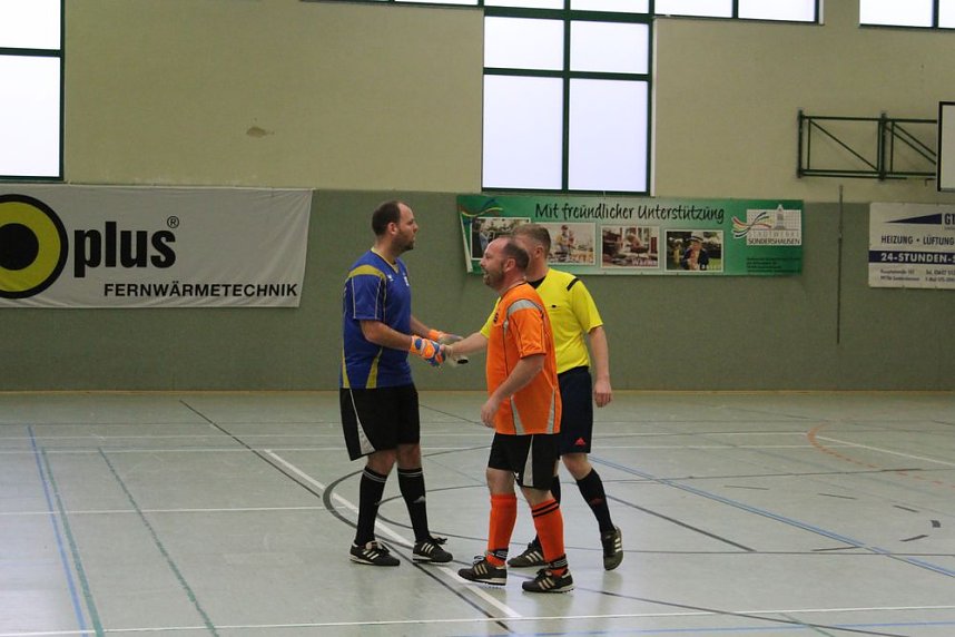 Titelverteidiger klar erfolgreich