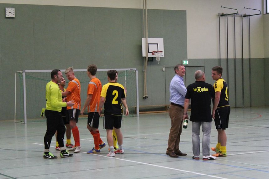 Titelverteidiger klar erfolgreich