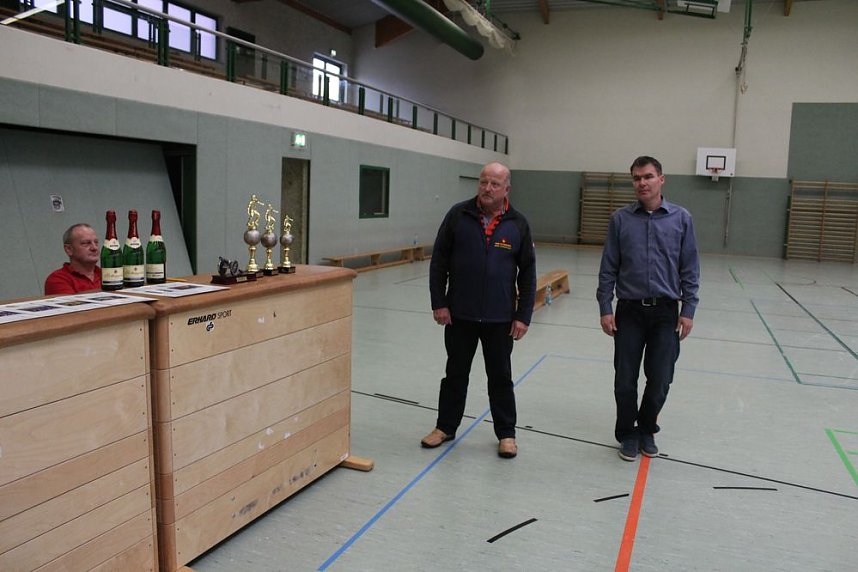 Titelverteidiger klar erfolgreich