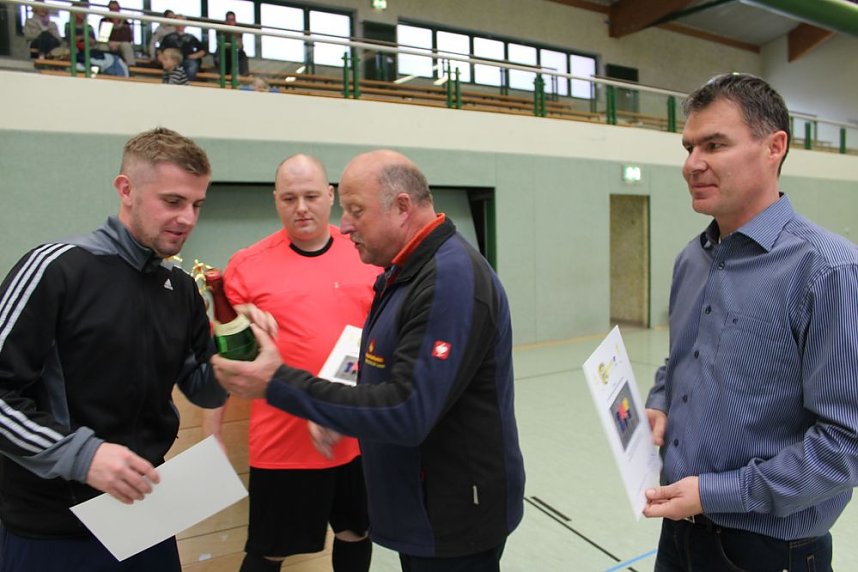 Titelverteidiger klar erfolgreich