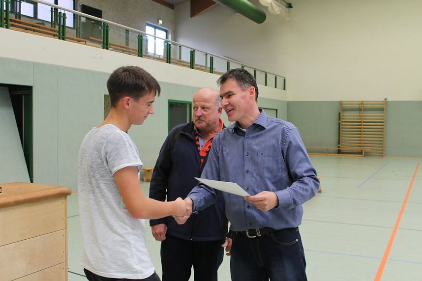 Titelverteidiger klar erfolgreich