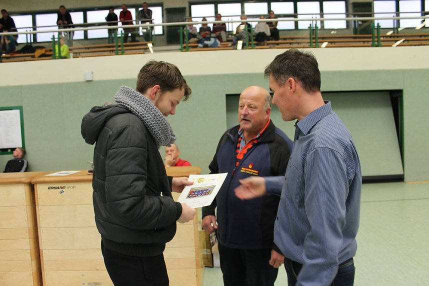 Titelverteidiger klar erfolgreich