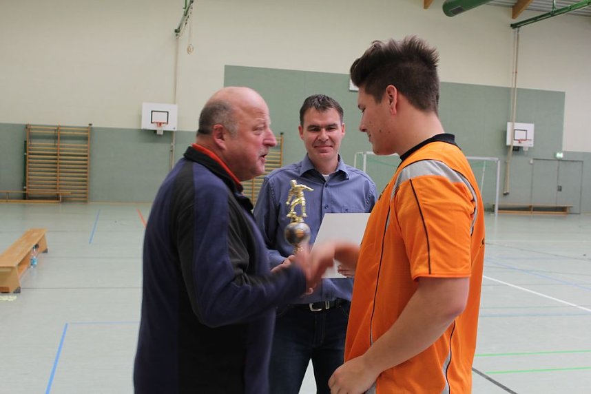 Titelverteidiger klar erfolgreich