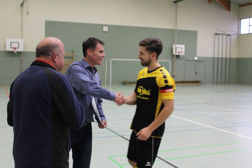 Titelverteidiger klar erfolgreich