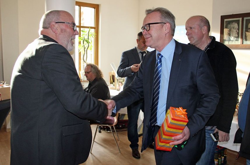 Ein Kapit&auml;n verl&auml;sst das Schiff