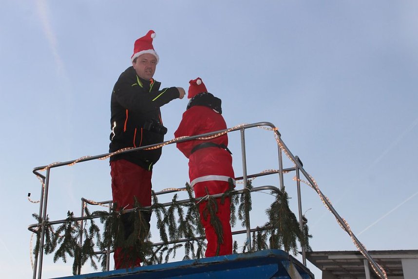 Massenansturm zum Weihnachtstauchen