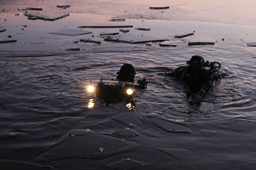 Massenansturm zum Weihnachtstauchen