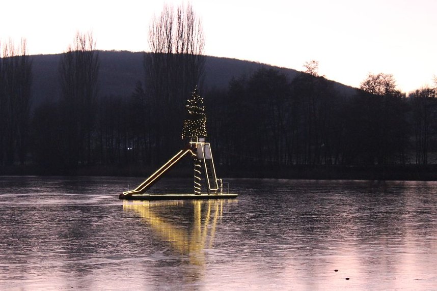 Massenansturm zum Weihnachtstauchen