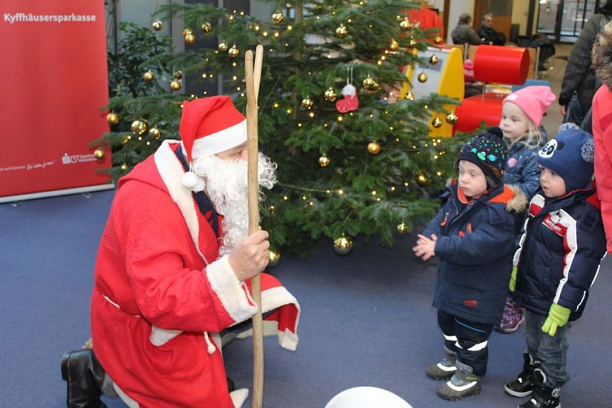 Weihnachtssingen in der Sparkasse