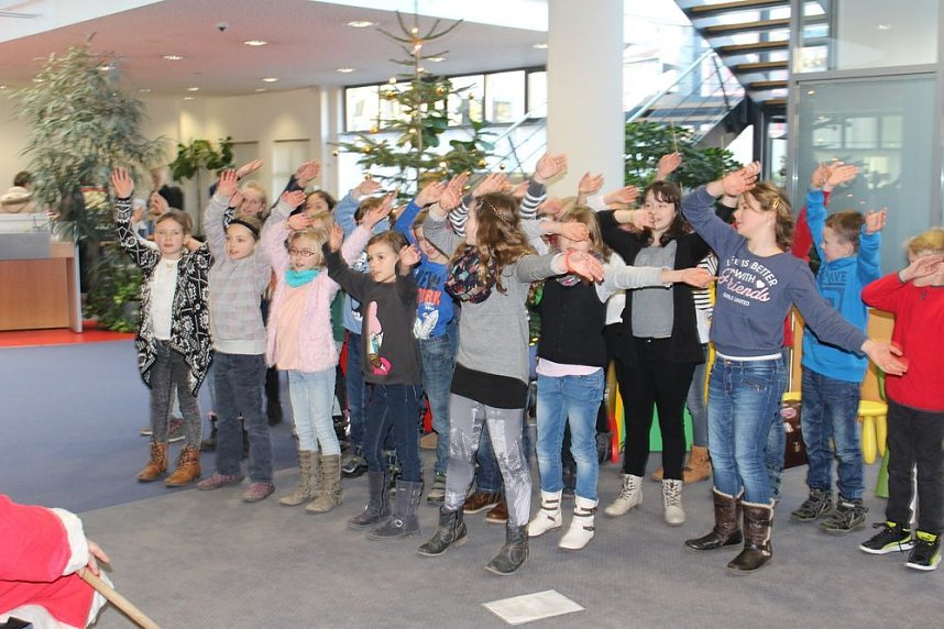 Weihnachtssingen in der Sparkasse
