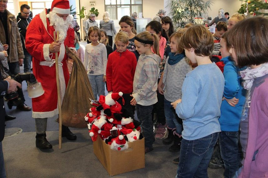 Weihnachtssingen in der Sparkasse