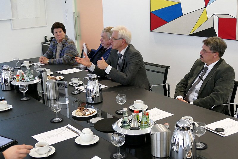 Landr&auml;tin zu Besuch bei Firma RZB in Bamberg